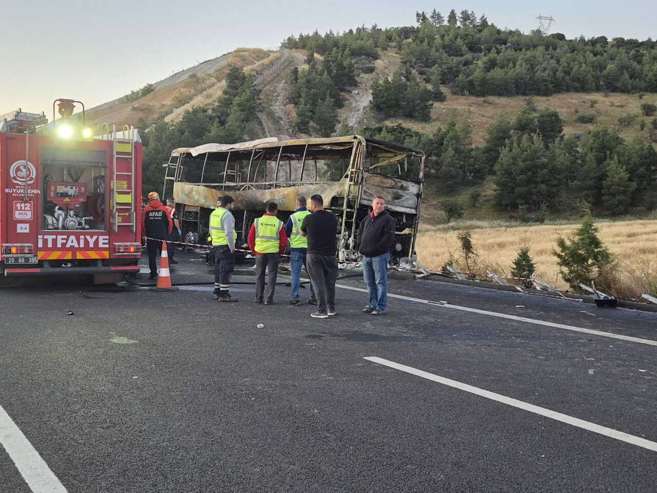 Yolcu otobüsü alev aldı! Biri bebek 8 kişi öldü, 33 yaralı var 15